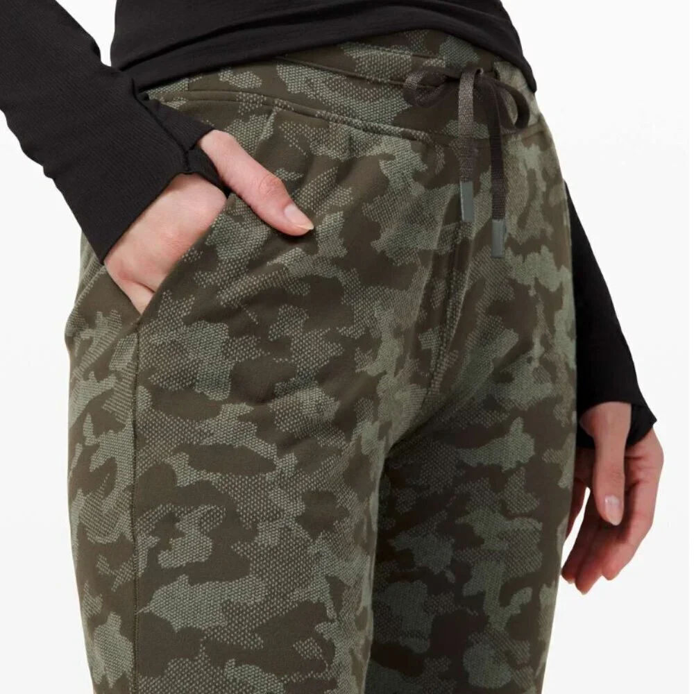 Lululemon Ready to Rulu Jogger Green Camo Size 2 Pants 29